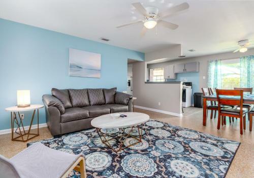 Charming Cozy Cottage In South Tampa