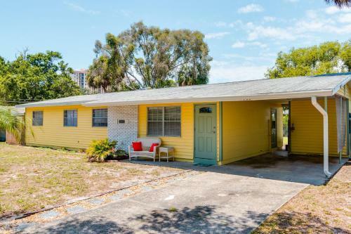 Charming Cozy Cottage In South Tampa