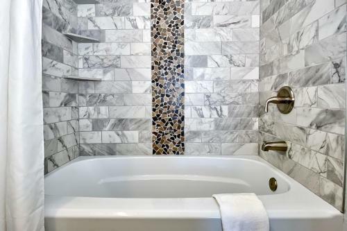 Beach Place 1-404