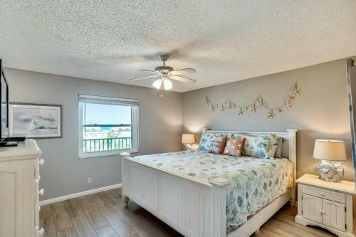 Blind Pass Lagoon Unit 404 Boat Friendly, Pool, Close To It All!