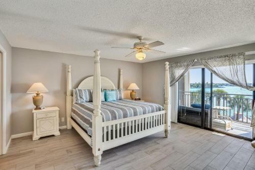 Blind Pass Lagoon Unit 404 Boat Friendly, Pool, Close To It All!