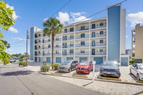 Blind Pass Lagoon Unit 404 Boat Friendly, Pool, Close To It All!