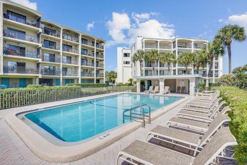Blind Pass Lagoon Unit 404 Boat Friendly, Pool, Close To It All!