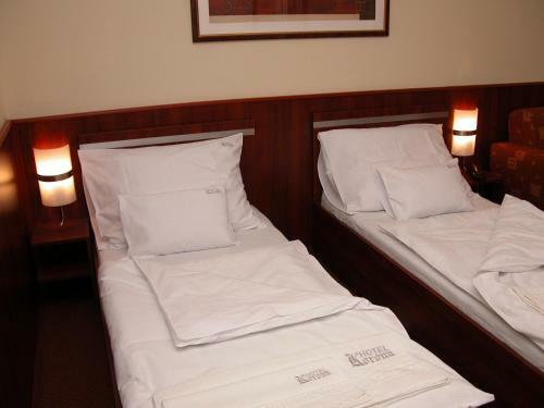Korona Hotel �s �tterem