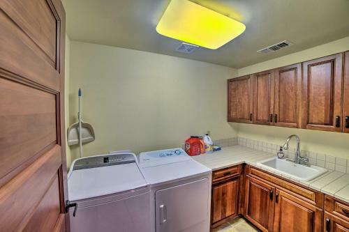 Tropical Paradise Resort Villa 1 Mile To Beach!