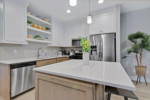 Modern & Luxurious Private 3 Bedroom Boise Home