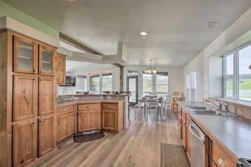 Tranquil Indigo Getaway Less Than 3 Mi To Hot Pools!