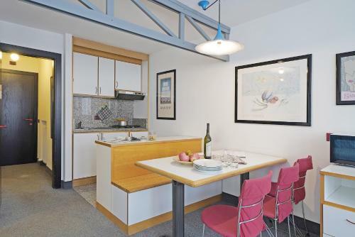 Iflat Lovely, Bright And Cozy Apartment