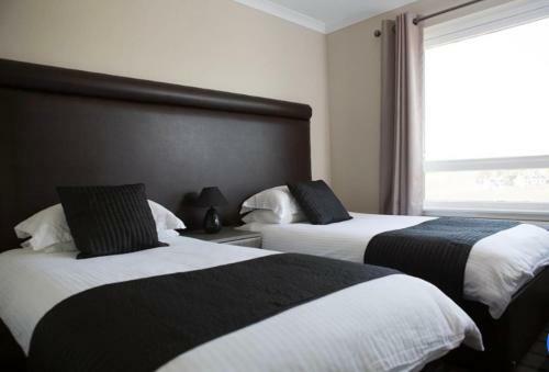 Bed & Breakfast House By The Greenside