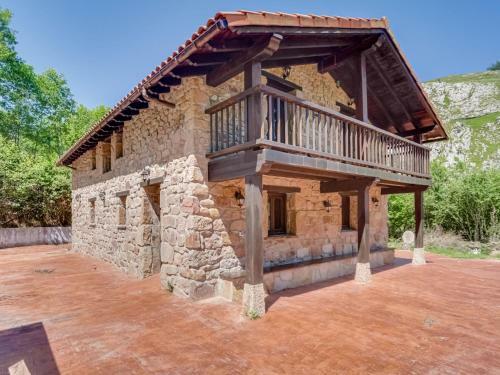 Rustic Holiday Home In Merilla With Valley View