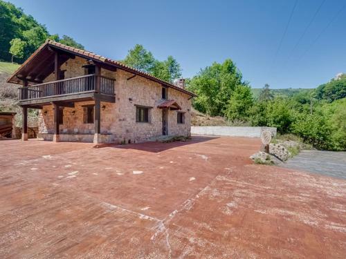 Rustic Holiday Home In Merilla With Valley View