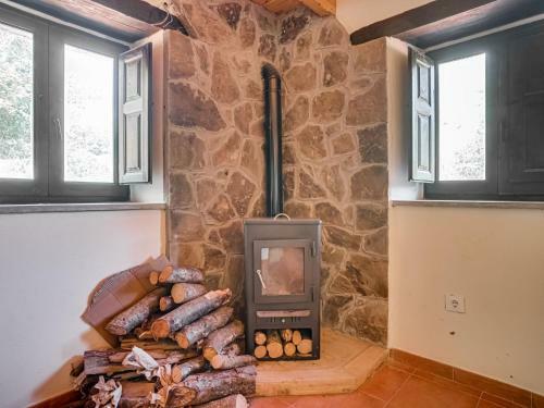 Rustic Holiday Home In Merilla With Valley View
