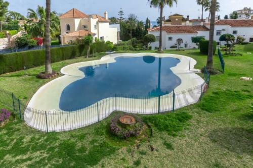 Charming 3br Townhouse W/ Terrace & Swimming Pool