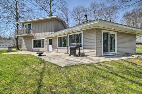 Pet-friendly Home Less Than 1 Mi To Lake Charlevoix!