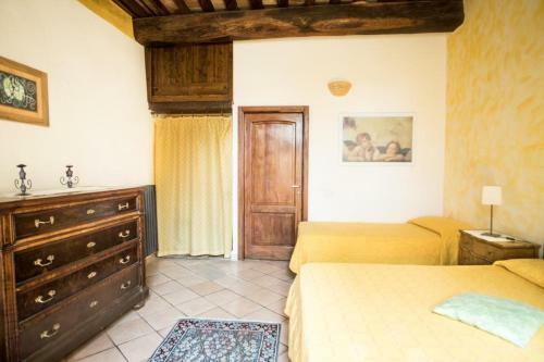 Hostal Castel D?arno Guest House