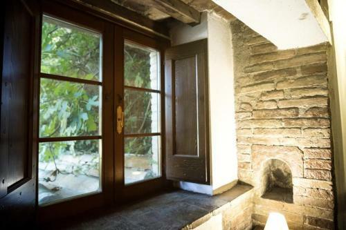 Hostal Castel D?arno Guest House