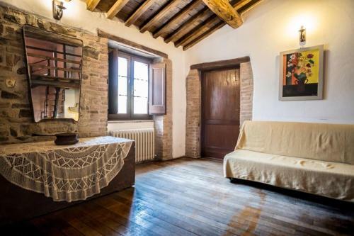 Hostal Castel D?arno Guest House