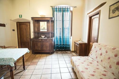 Hostal Castel D?arno Guest House