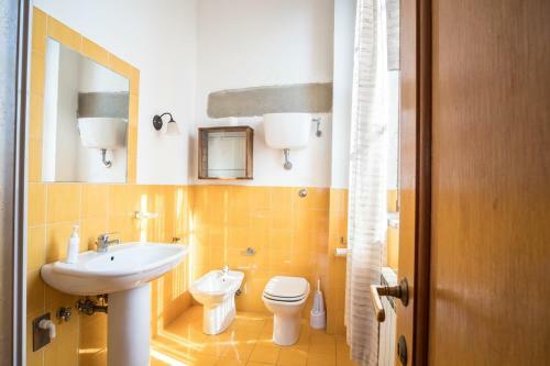 Hostal Castel D?arno Guest House
