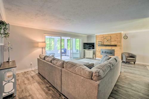 Picturesque Three Oaks Home About 4 Mi To Lake!