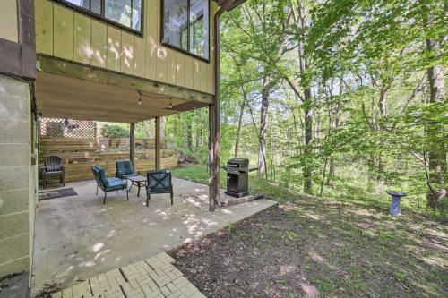 Picturesque Three Oaks Home About 4 Mi To Lake!