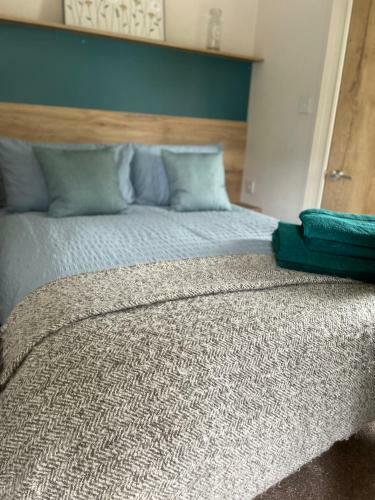 Caravan Bay - 2 Bed With Hot Tub, Paignton, Hoburne Devon Bay