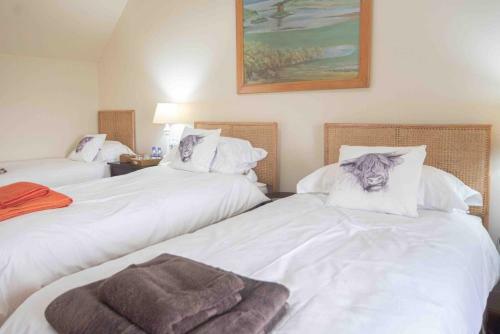 Steading Cottage - 50m From The Beach