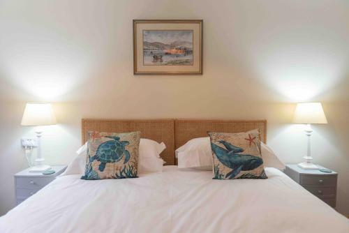 Steading Cottage - 50m From The Beach