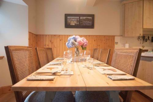 Steading Cottage - 50m From The Beach