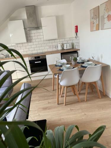 Montrouge Apartments - Perfect Location!!