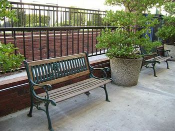 University Square Hotel