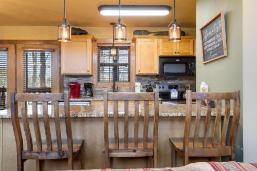 Fox Hollow Family Lodge