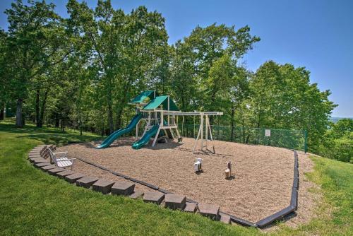 Apartamento Table Rock Lake Retreat With Large Deck And Pool!