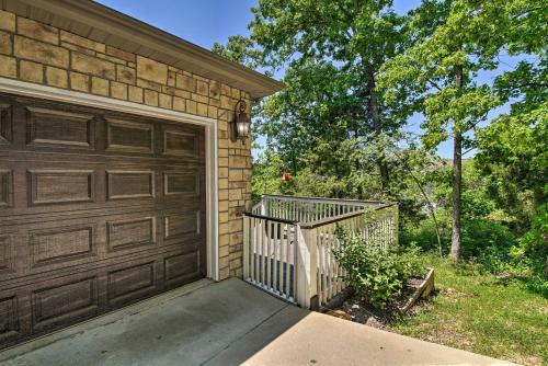 Apartamento Table Rock Lake Retreat With Large Deck And Pool!