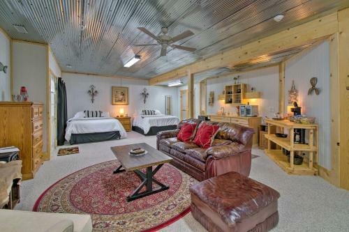 Apartamento Table Rock Lake Retreat With Large Deck And Pool!