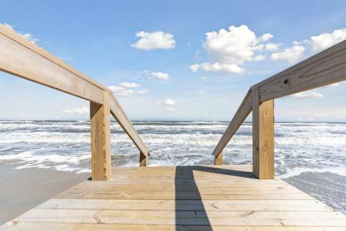 Patios Easy Walk To Beach Parking