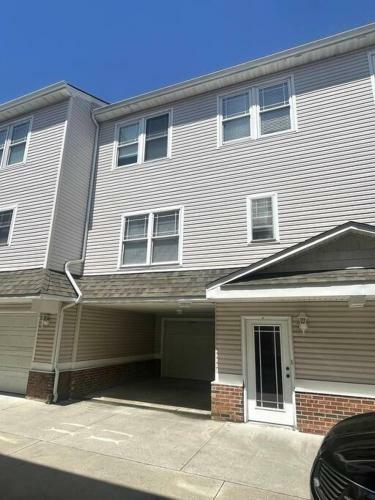 Cheerful 3-bedroom Townhouse Close To Beach