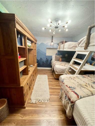 Gorgeous Cabin Nestled In The Pines