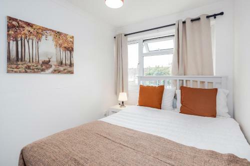 Lovely 3 Bed House-tilbury-free Parking