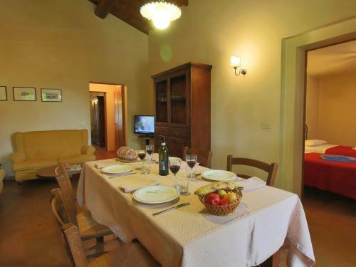 Cozy Villa In Sinalunga With Terrace