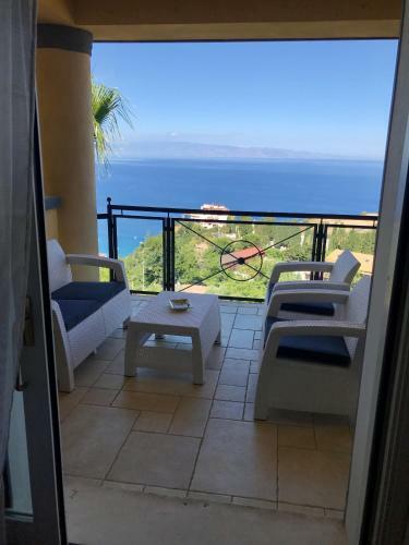 Taormina Apartment Near Downtown