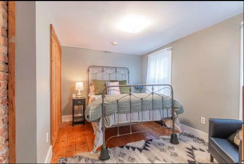 Cozy Kingston Ny 2 Bedroom Bliss