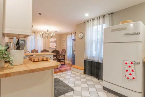 Cozy Kingston Ny 2 Bedroom Bliss