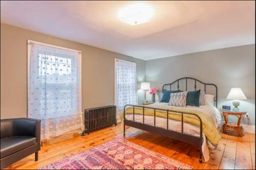 Cozy Kingston Ny 2 Bedroom Bliss