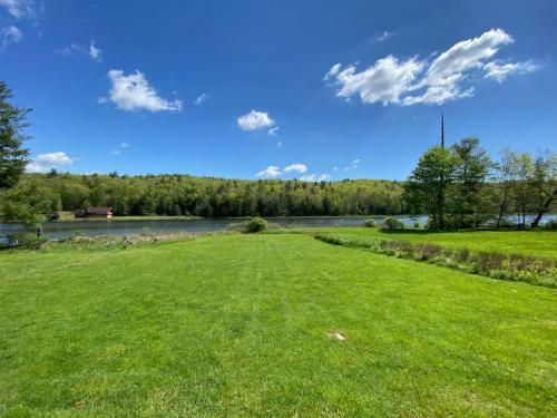 Modern, Spacious Lakeside Retreat In Narrowsburg