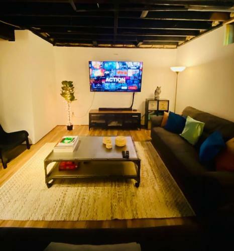 Modern, Spacious Lakeside Retreat In Narrowsburg