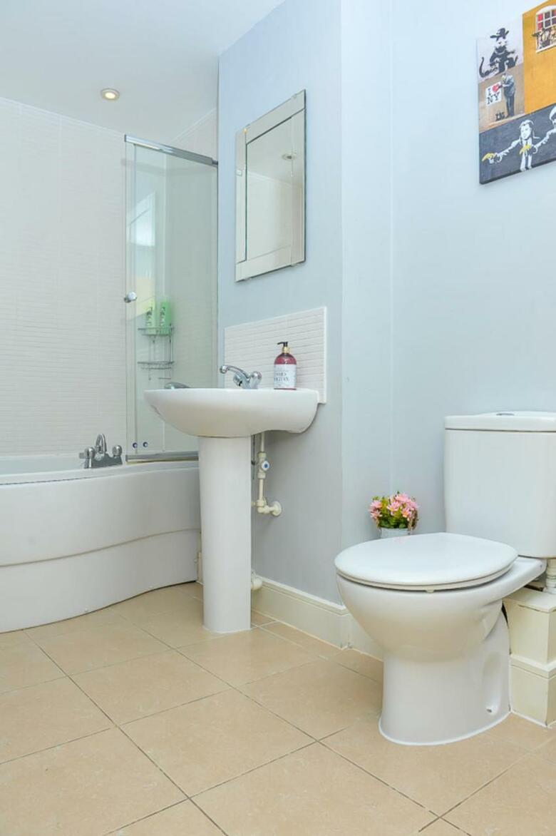 Modern Spacious Two Bedroom 2.5 Bathroom Apartment
