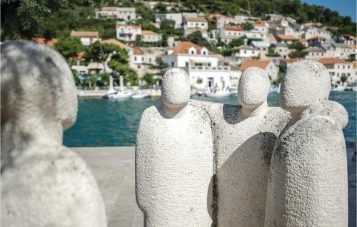 Holiday Home Pucisca Gospe Lurdske