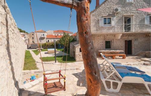 Holiday Home Pucisca Gospe Lurdske