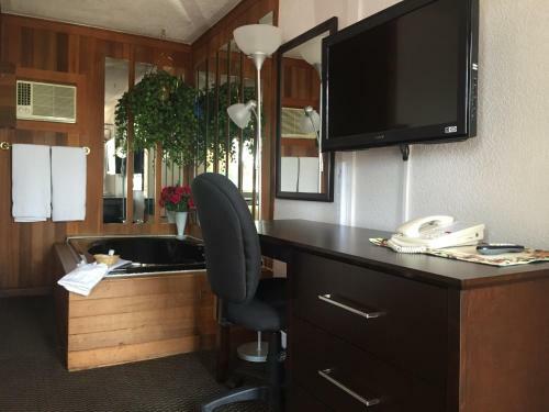 Country Squire Motel